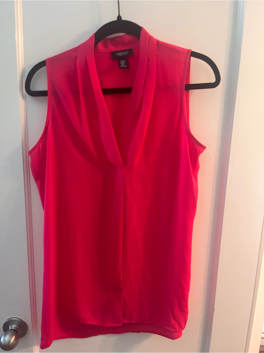 Jones New York Sleeveless V-Neck Top in Hot Pink